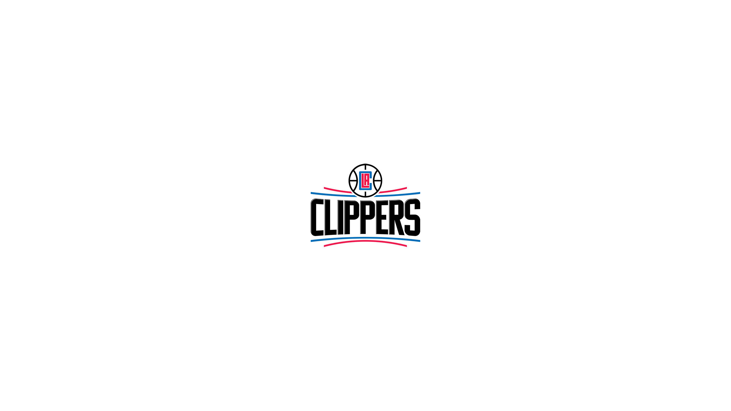 洛杉磯快艇隊白色背景 壁紙 — LA Clippers 標誌居中於純白色背景上，帶有粗體黑色文字和紅藍色點綴。