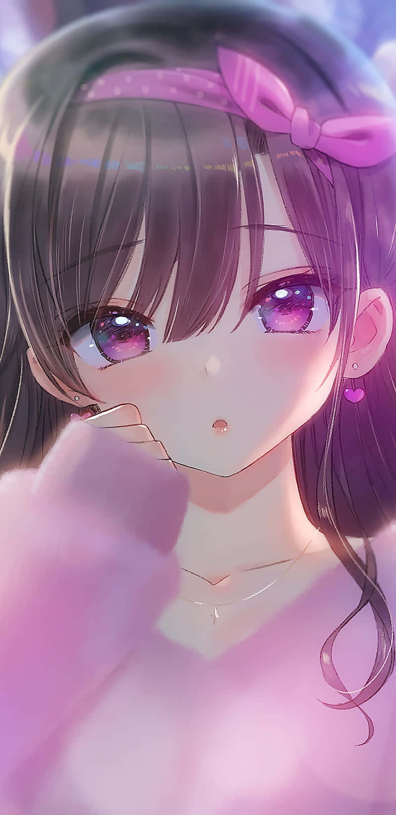 動漫女孩紫色眼睛粉紅色蝴蝶結用手掩嘴