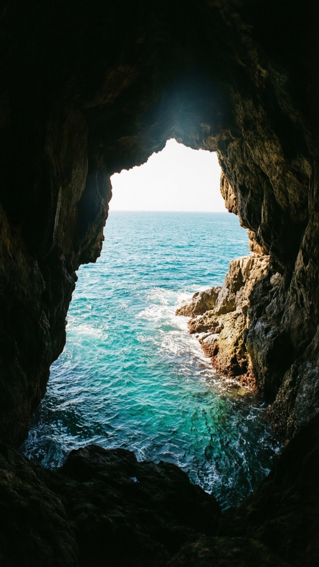 洞穴窗景 壁紙