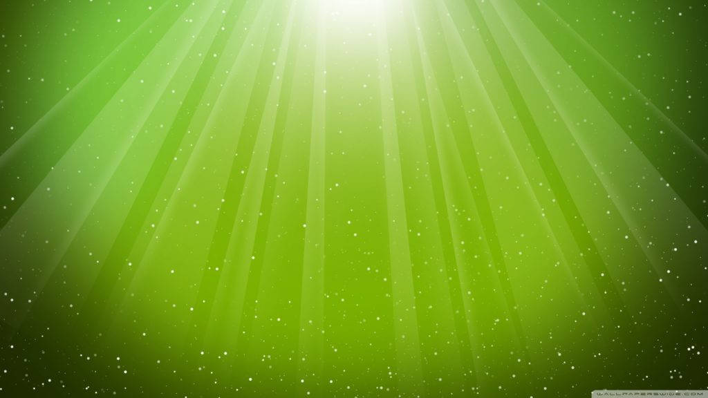 流線型微軟桌面展示多項生產力應用程式 壁紙 — 從上方迸發出耀眼的綠色光束，照亮了閃爍粒子場，呈現出充滿活力的數位光芒。