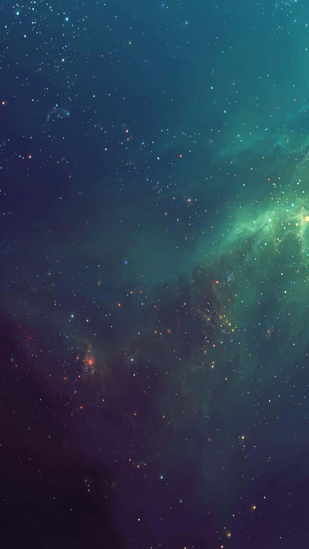 深空中充滿星星的彩色星雲。