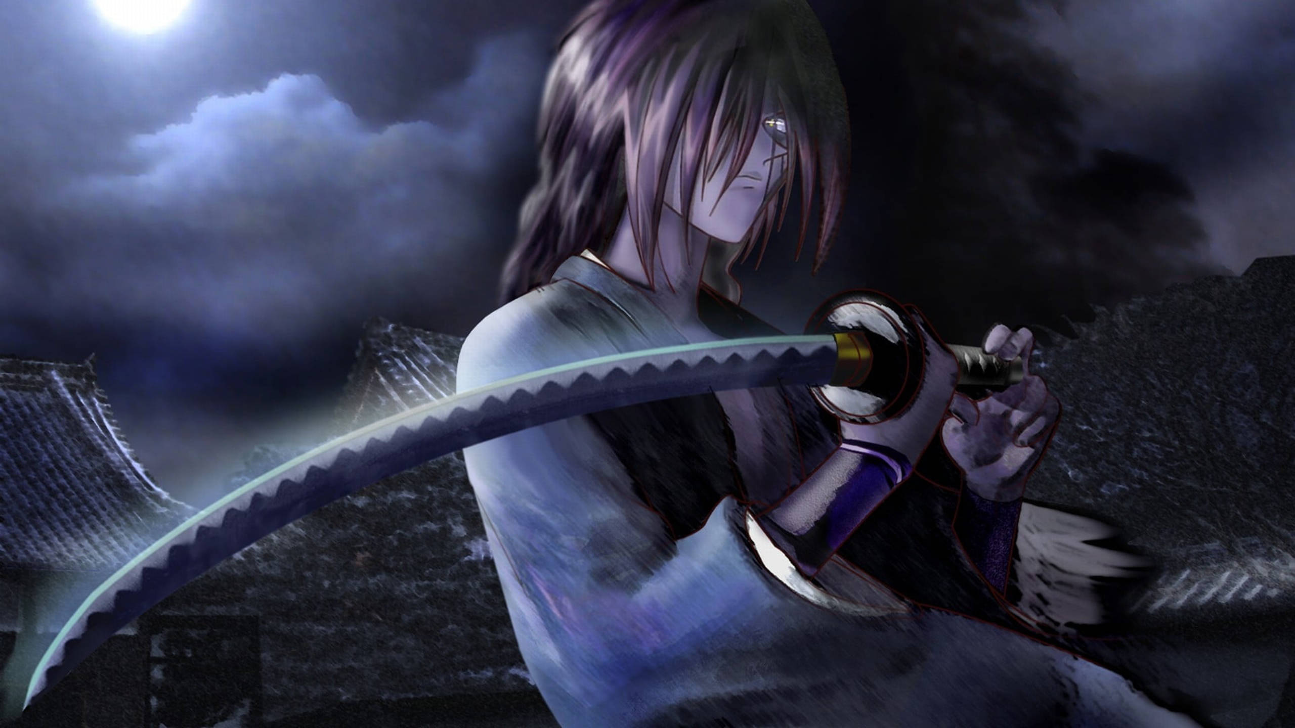 浪客劍心：劍客 Kenshin 月下 壁紙 — 一個孤獨的動漫劍客在月光照耀的夜晚，手持發光的武士刀，背景是暴風雨的天空和古老的屋頂。