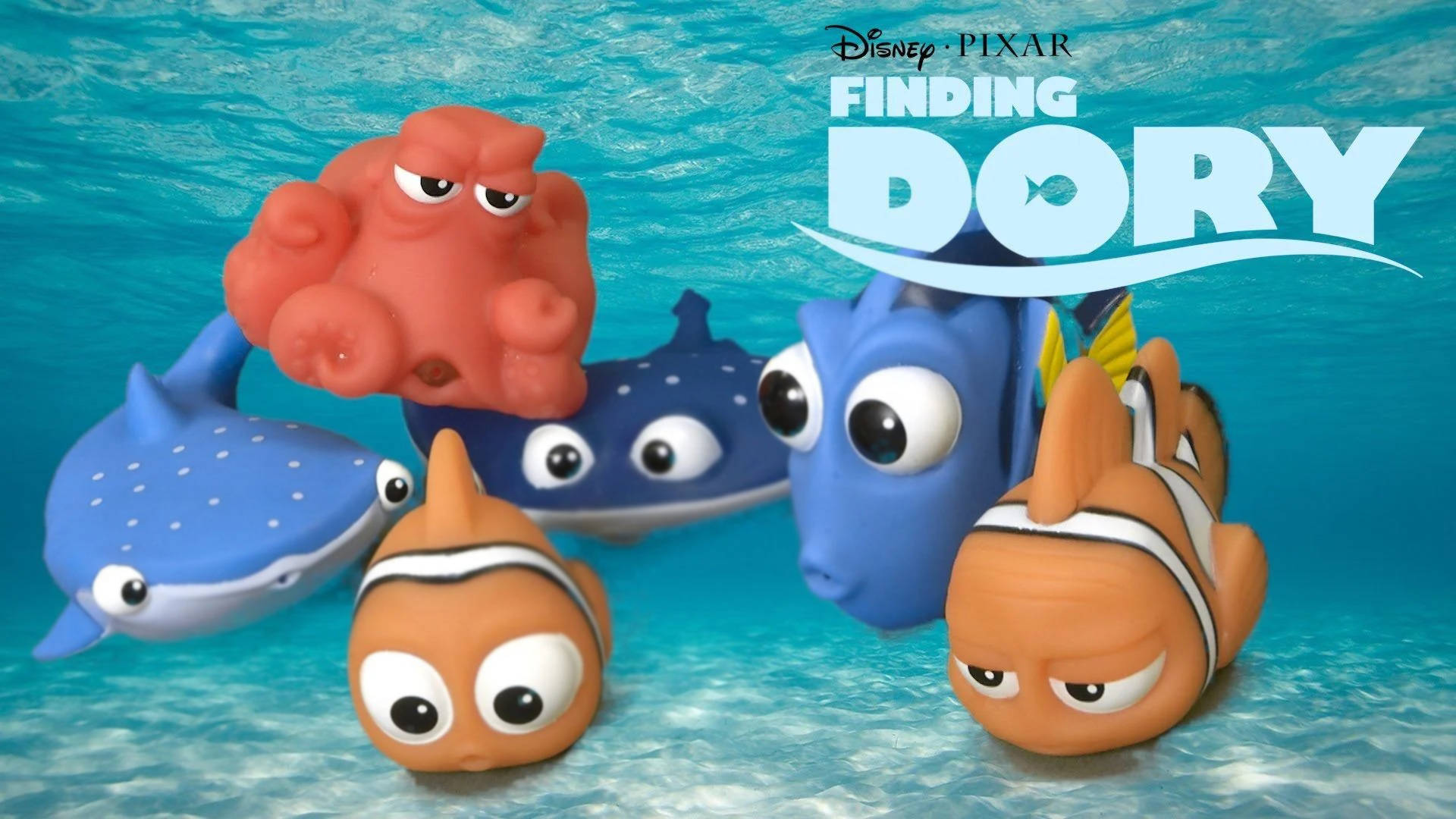 Finding Dory 電影標題與角色橡膠玩具在水底