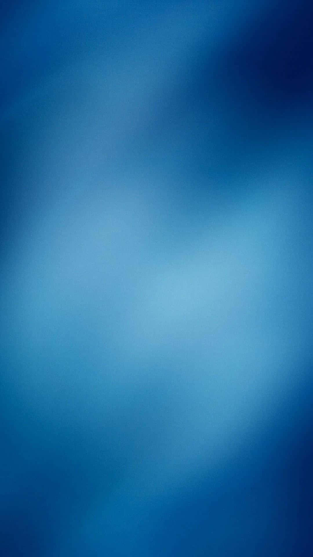 柔和的藍色漸變背景，過渡平滑，色調平靜。