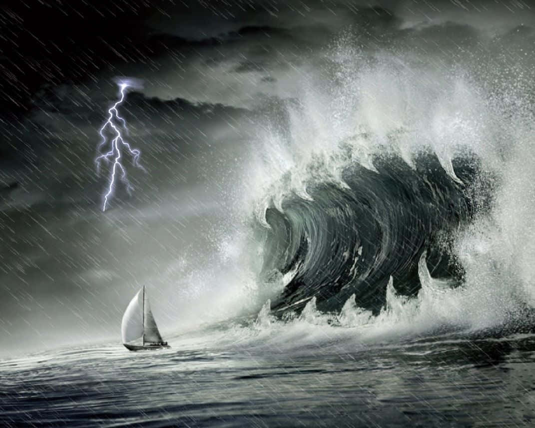帆船在雷暴中面對巨浪