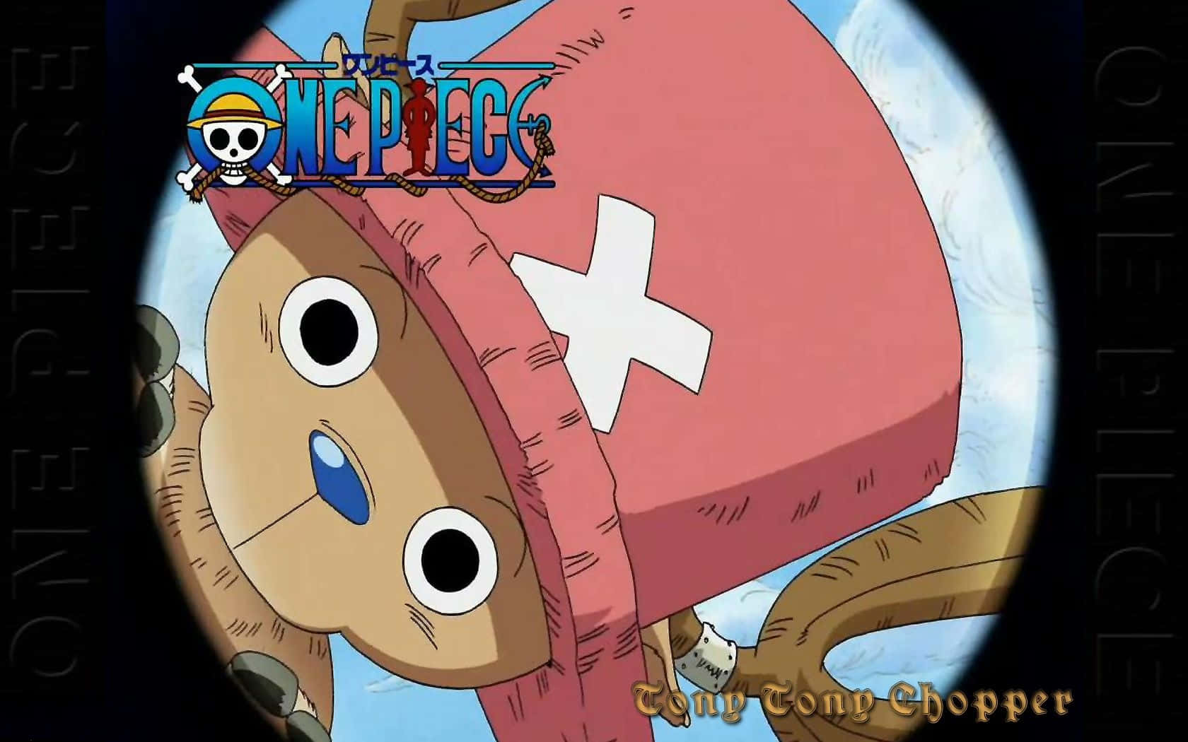 《海賊王》喬巴標誌 壁紙 — One Piece 中的東尼東尼喬巴特寫，戴著他標誌性的帶有白色十字架的紅色帽子，背景是藍天。