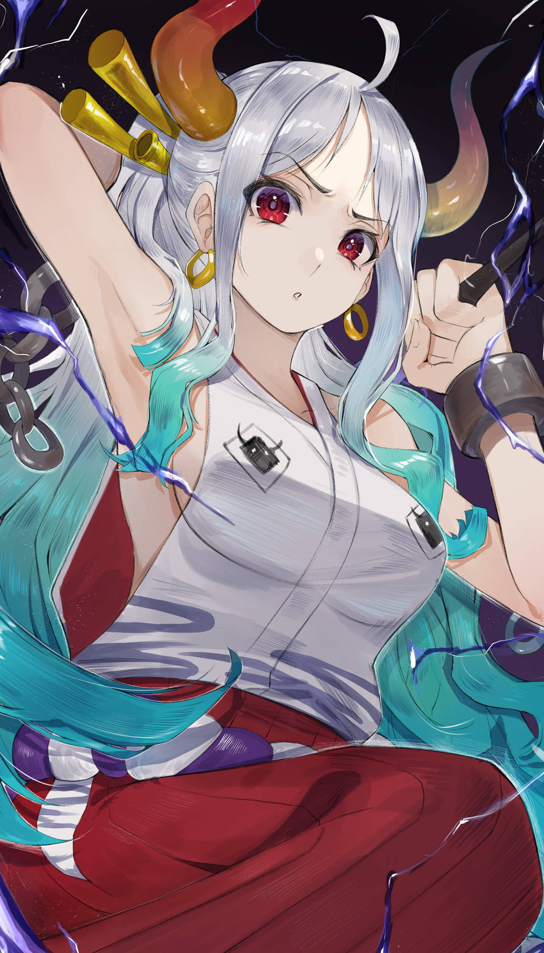 《海賊王》誘惑的大和 壁紙 — 一個兇猛嘅動漫女仔，銀色頭髮同紅色眼睛，喺動態戰鬥姿勢中揮舞閃電。