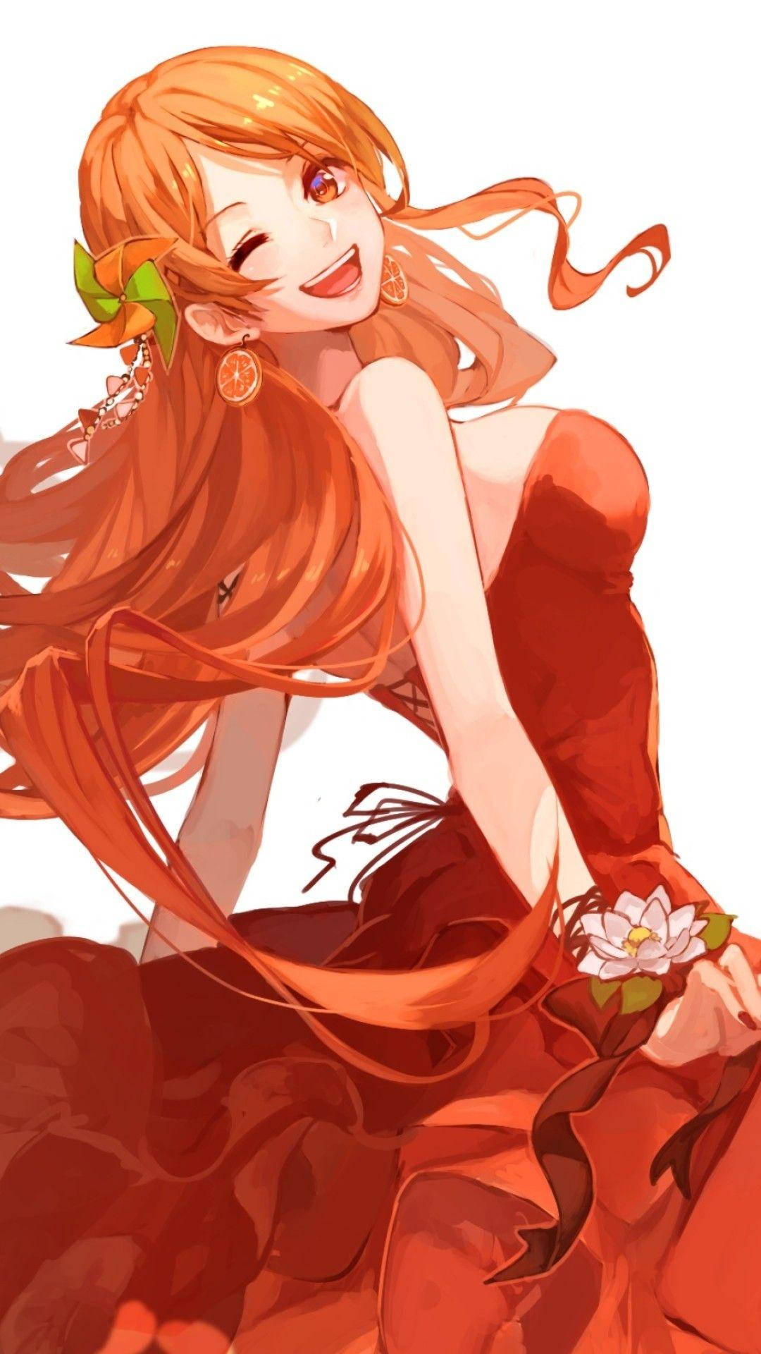 海賊王手機版娜美紅裙 壁紙 — 一個開心的動漫女孩，擁有飄逸的橙色頭髮和紅色連衣裙，在明亮的白色背景前微笑著拿著一朵白色的花。