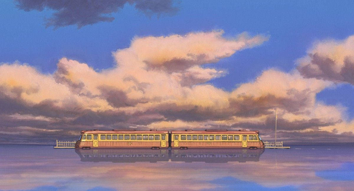 在色彩繽紛的暮色天空下，水上漂浮的火車和雲彩倒影。