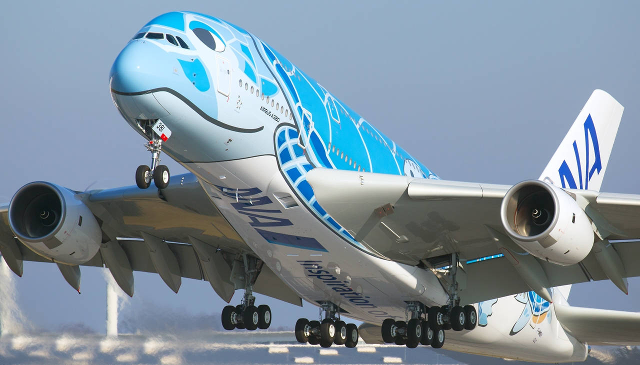 空中巴士A380飛機起飛，起落架放下