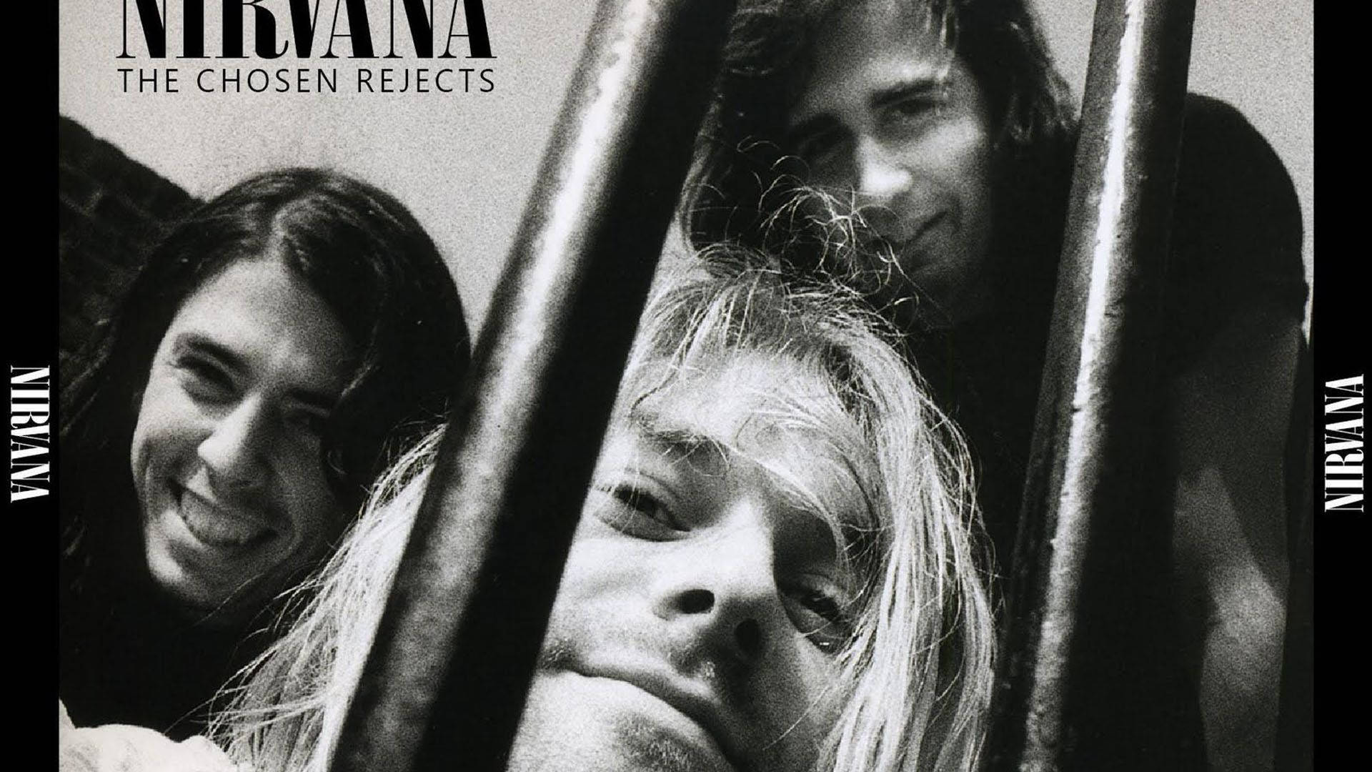 Nirvana 樂隊成員在黑白專輯封面中位於金屬欄杆後方