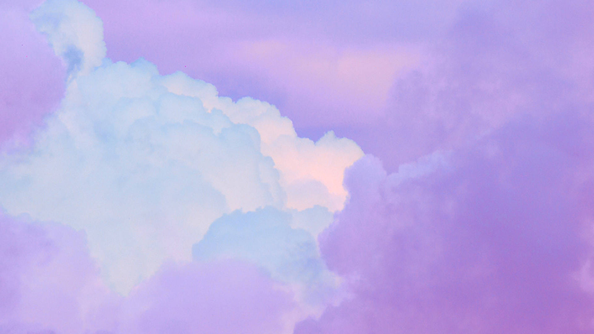 淡紫薄雲 壁紙 — 柔和的粉彩雲朵，薰衣草色與嬰兒藍，在夢幻的暮色天空中飄移。