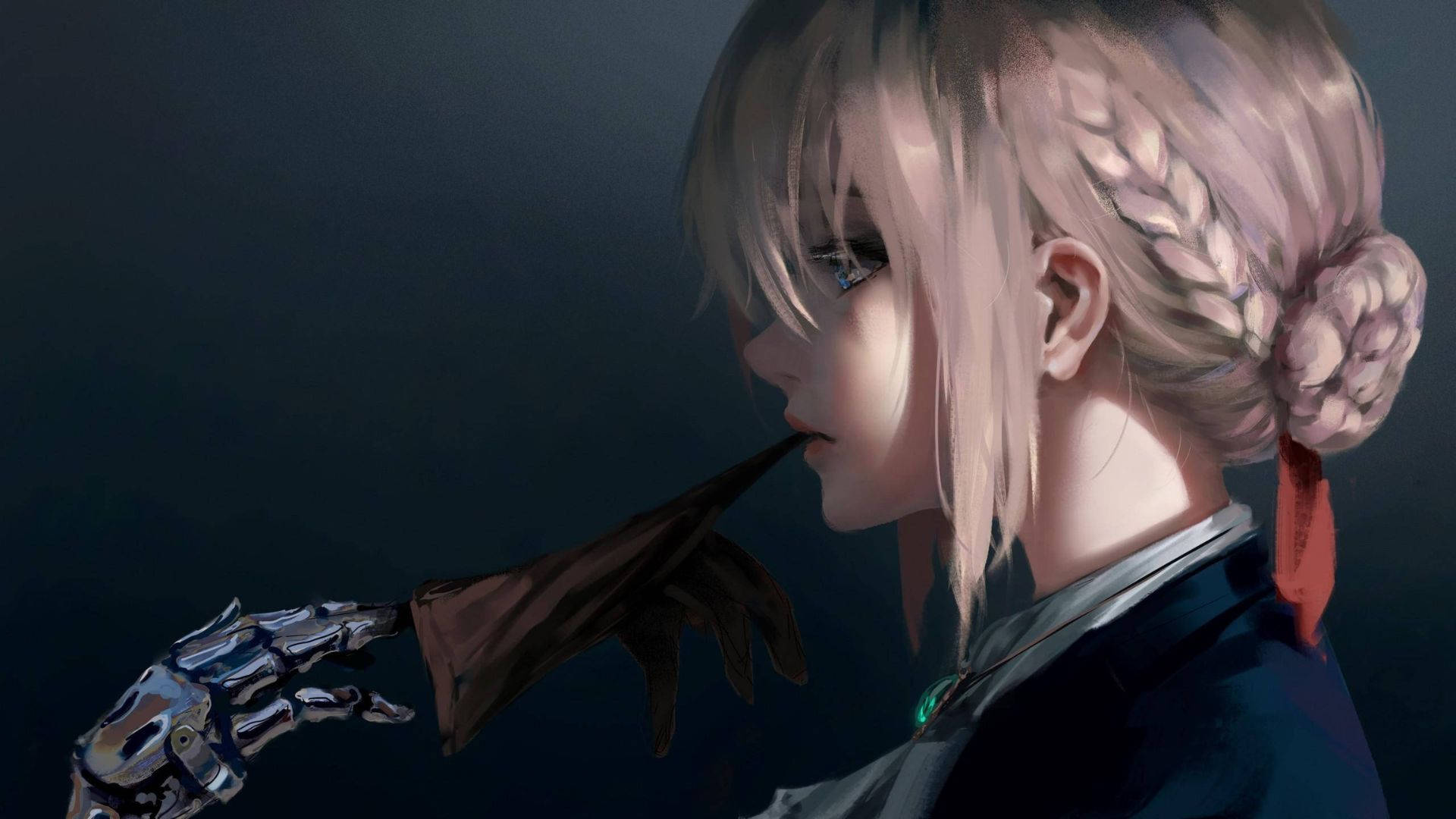 淡雅懷舊時尚風 壁紙 — 一位淺色頭髮的動漫女孩，梳著辮子髮髻，機械手觸摸嘴唇，背景為深藍色。