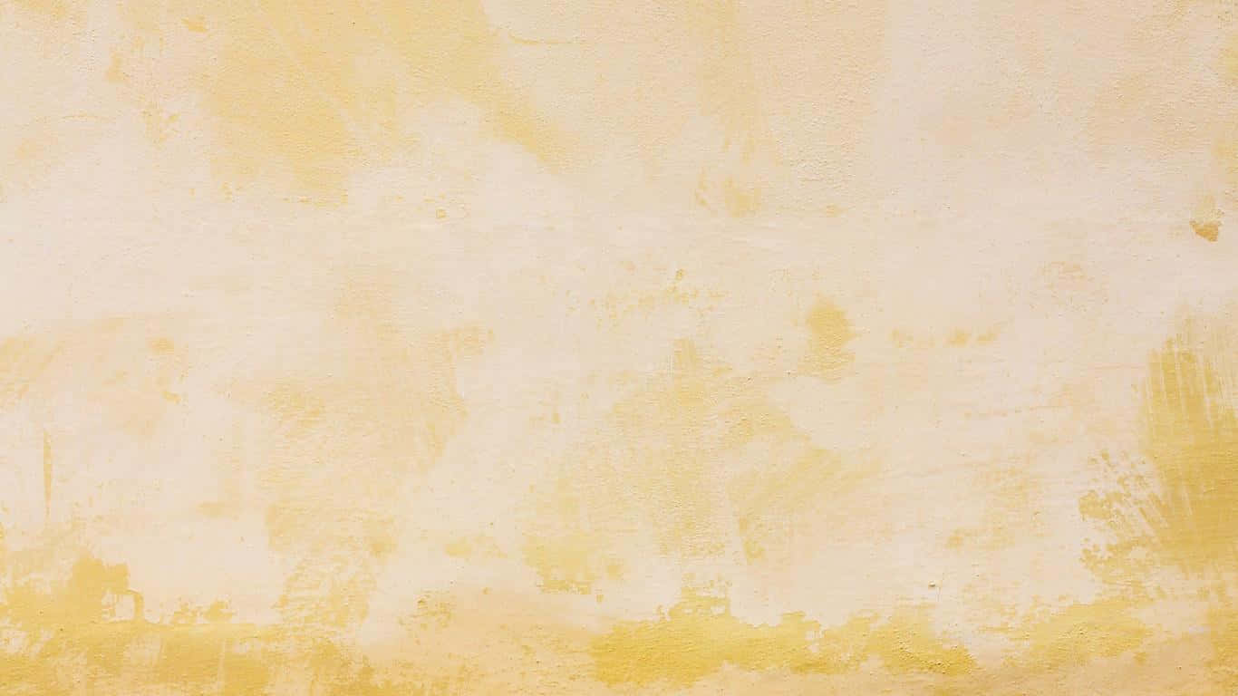 淡黃色龐克風格 壁紙 — 一面有紋理的牆壁，塗上柔和的黃色和奶油色，帶有可見的筆觸和輕微磨損。