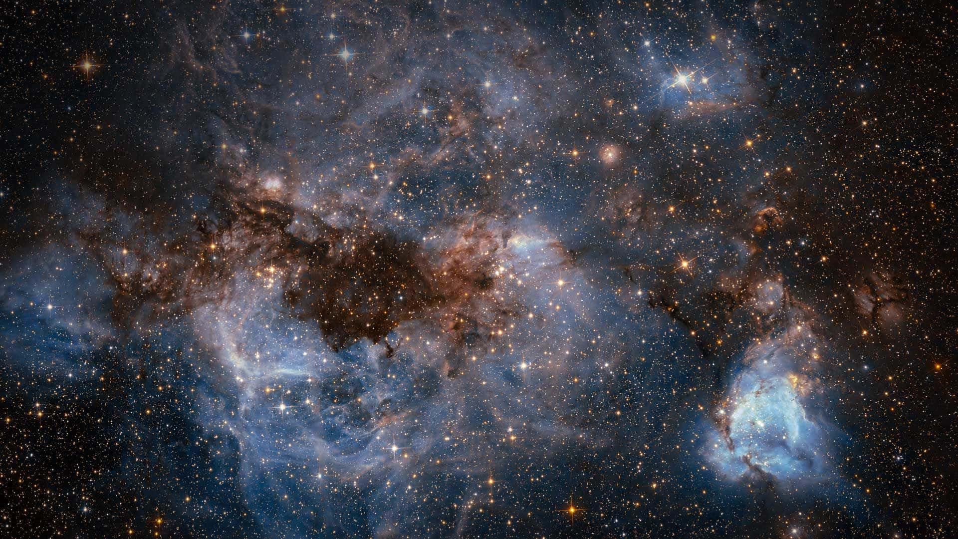 深空中發光星雲和恆星的廣闊宇宙場景。
