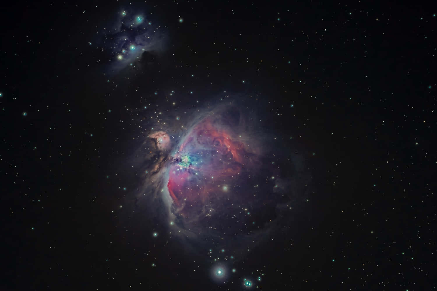 深入宇宙深處：透過哈勃望遠鏡觀看黑洞 壁紙 — 一個充滿活力的宇宙星雲，在深空的星場中散發著紅色、紫色和藍色的光芒。