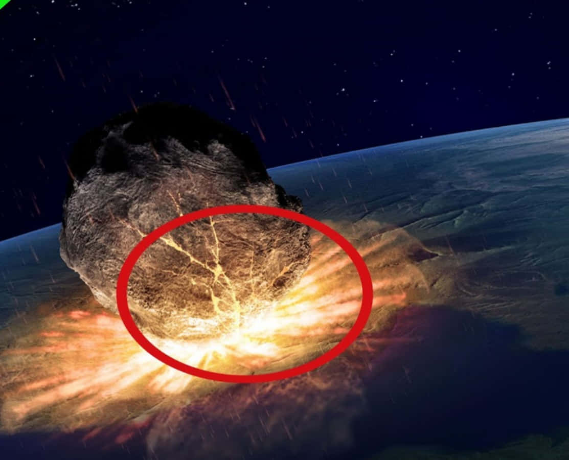 小行星在夜間地球大氣層中爆炸，留下火熱的痕跡。