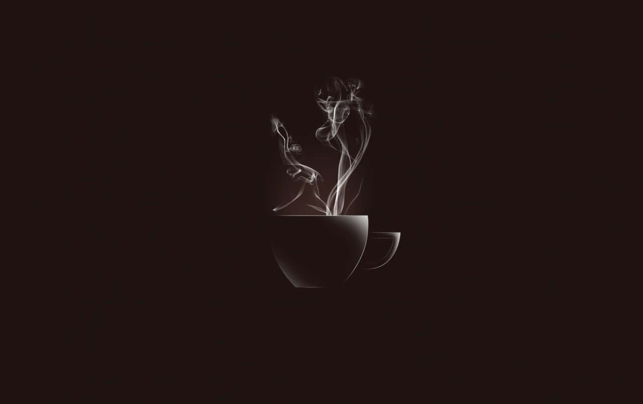 Black Coffee 桌布 壁紙 — 深棕色背景上，一隻深色咖啡杯散發出旋轉的蒸氣，營造出簡約而寧靜的時刻。