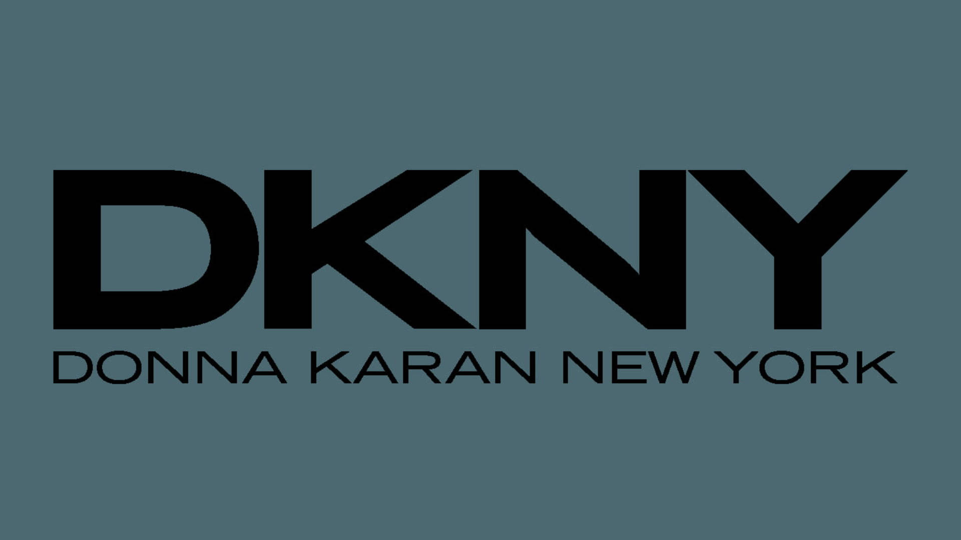 DKNY品牌標誌以黑色文字顯示在青色背景上