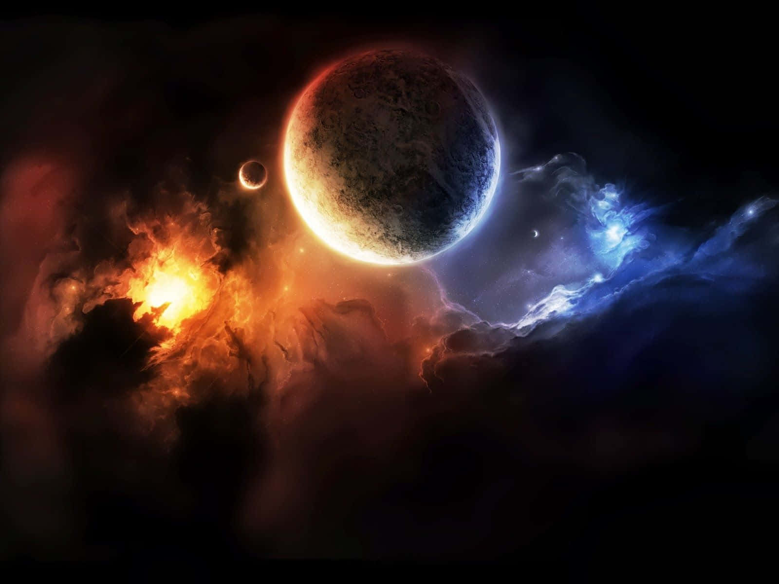 深空火焰圖像 壁紙 — 一顆雄偉的行星在熾熱橙色和電光藍色星雲的宇宙背景下發光，附近有一顆小衛星。