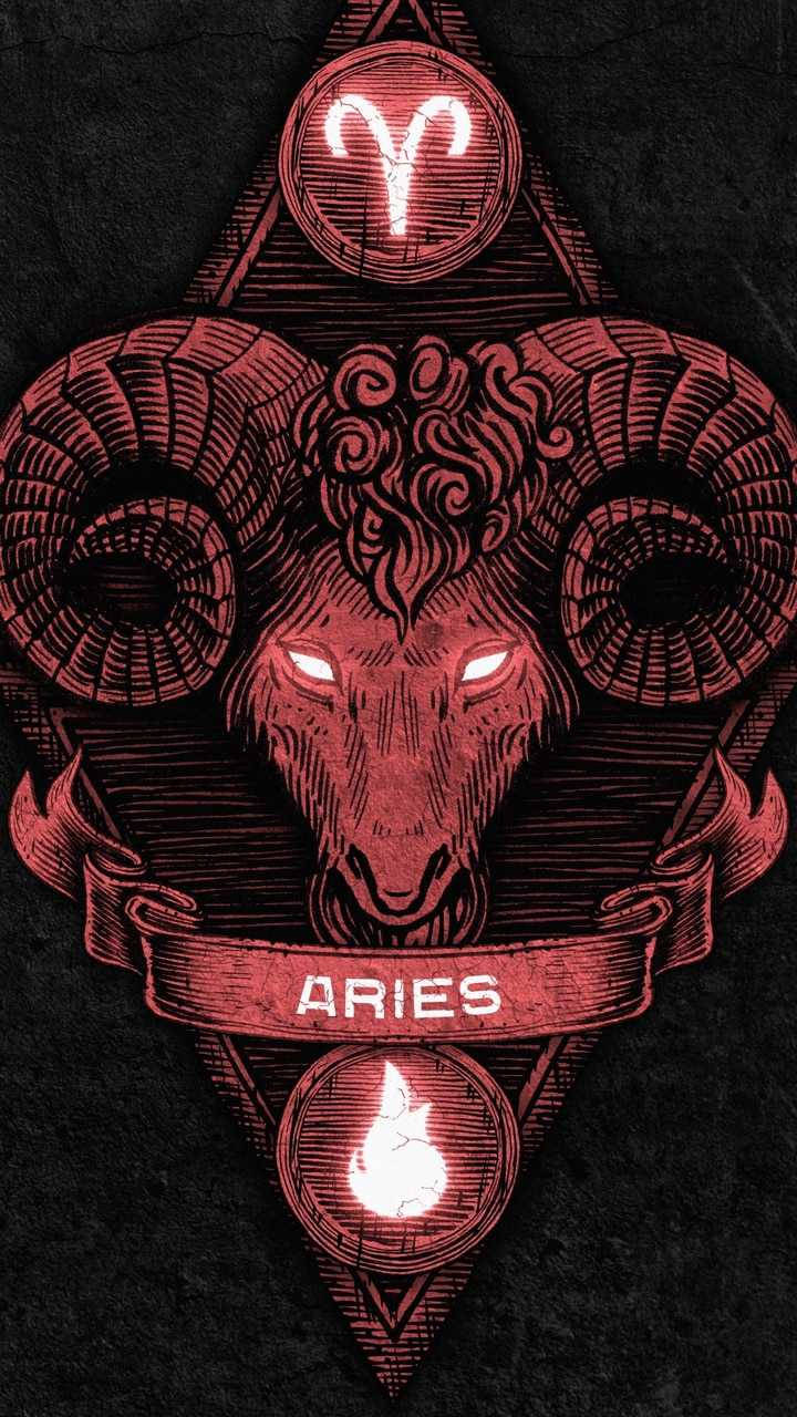 深紅色 Aries 風格肖像 壁紙 — 一個風格化的紅色公羊頭，帶有發光的眼睛和角，由三角形和標有牡羊座的橫幅框住，背景為深色紋理。