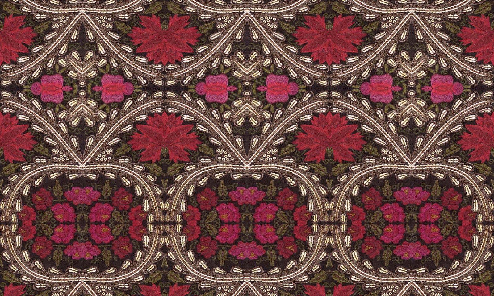 Textile Art 桌布 壁紙 — 深紅色和洋紅色花朵在深棕色背景上形成細節豐富的對稱花卉圖案。