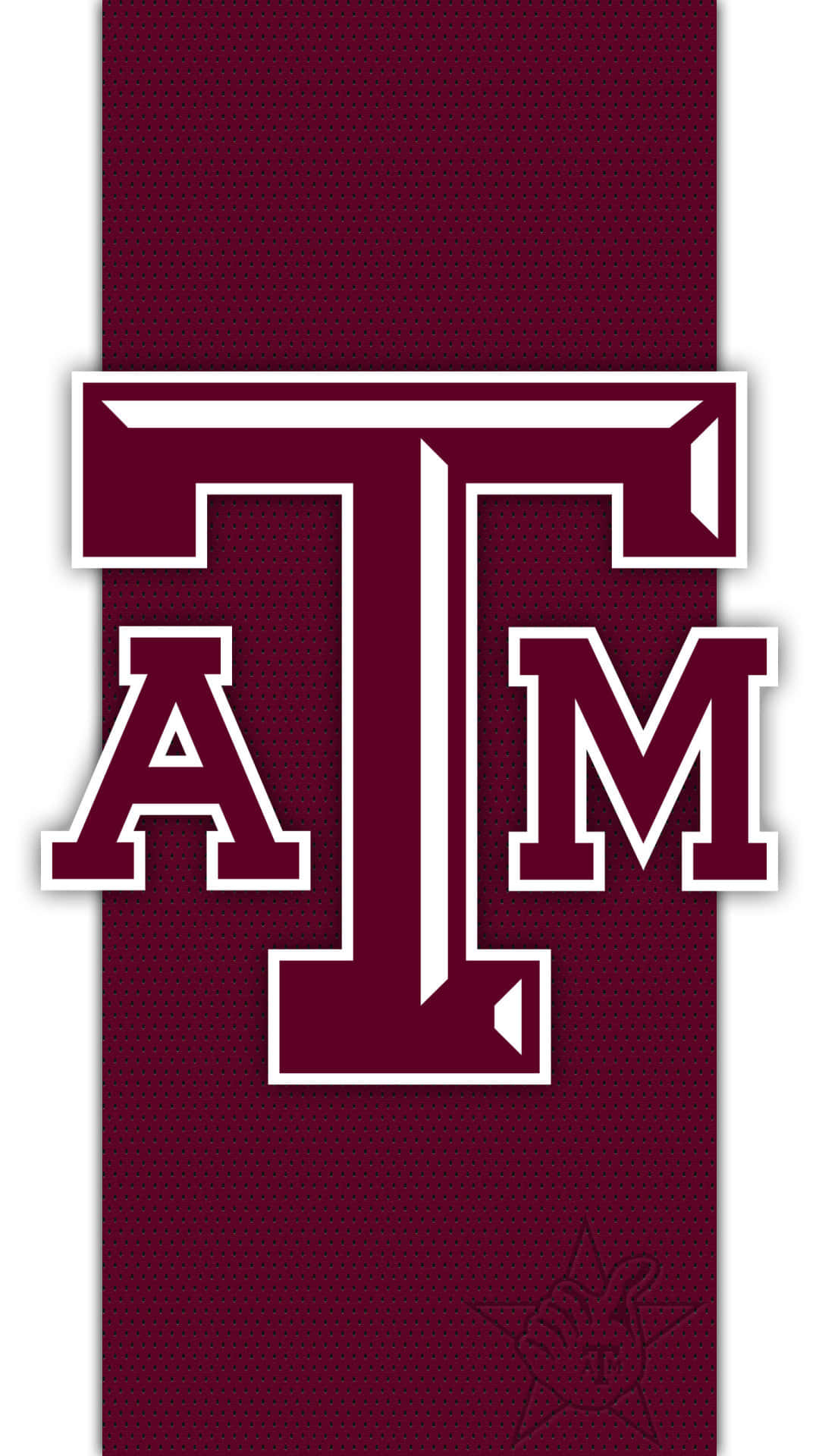 栗色和白色的 Texas A&M 大學標誌，背景為帶有紋理的布料。
