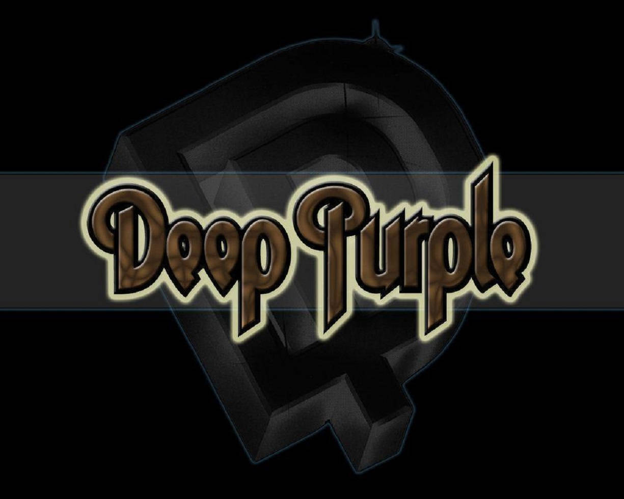 深紫樂隊黑色字體標誌 壁紙 — Deep Purple 樂隊標誌在黑色背景上的深色六邊形盾牌上閃耀著金色輪廓。