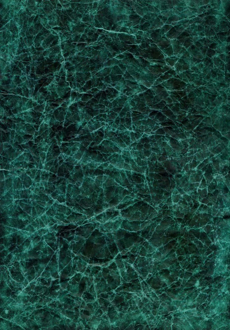 Emerald Green 桌布 壁紙 — 深翠綠色大理石的近距離特寫，帶有複雜的白色紋理和細微質感。