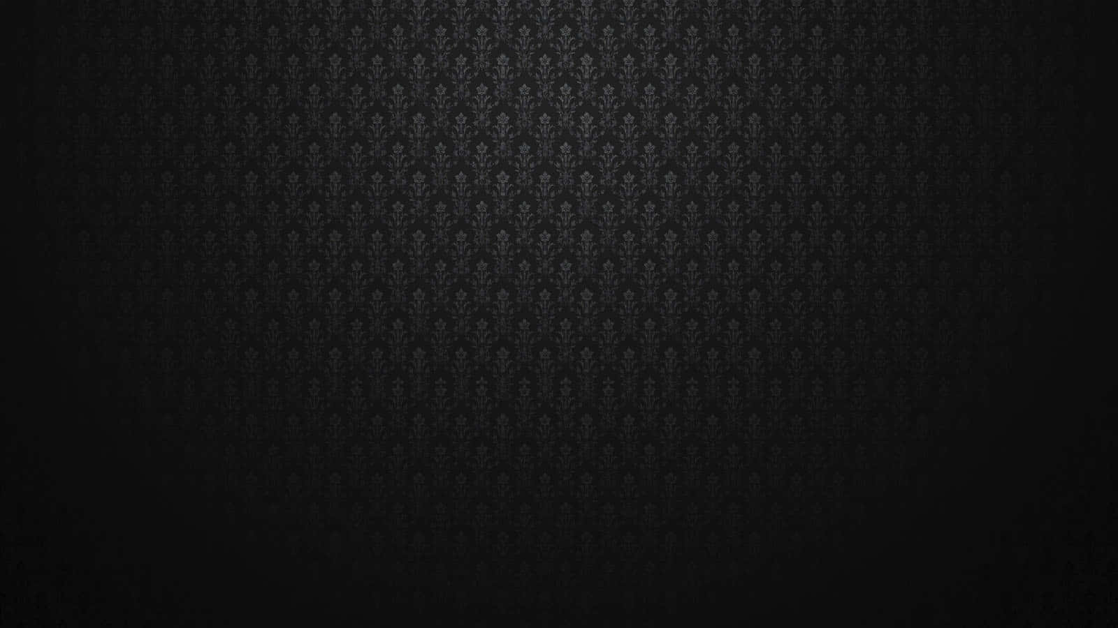 Beautiful Pattern 桌布 壁紙 — 深色紋理牆紙，帶有微妙的重複大馬士革圖案，逐漸淡入黑色邊緣。
