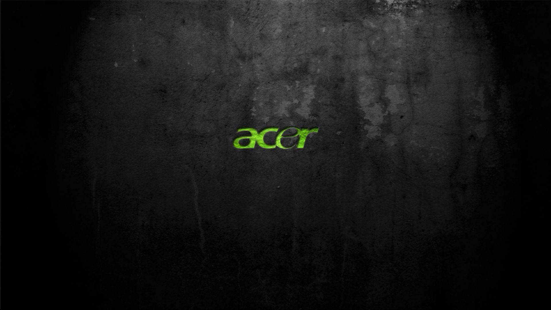 在深色紋理牆上以綠色照亮的 Acer 標誌。