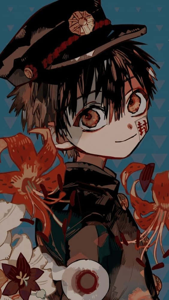Hanako Kun 桌布 壁紙 — 深色頭髮、紅色眼睛的動漫角色，戴著帽子和制服，被鮮豔的橙色百合花包圍，背景是藍色三角形圖案。