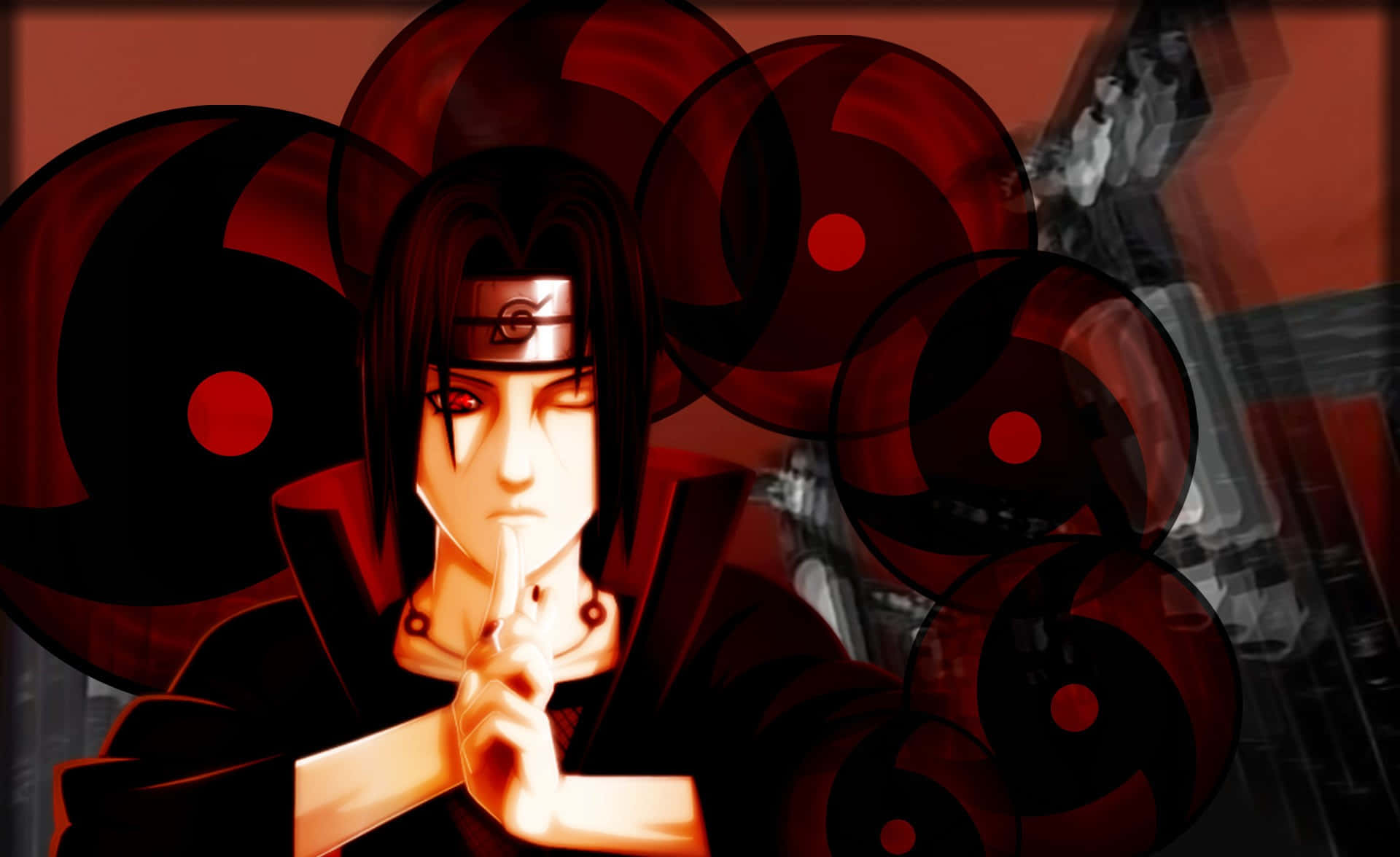 Jutsu 桌布 壁紙 — 深色頭髮和紅色眼睛的動漫角色，被旋轉的紅色和黑色巴紋圖案包圍，背景是模糊的城市景觀。