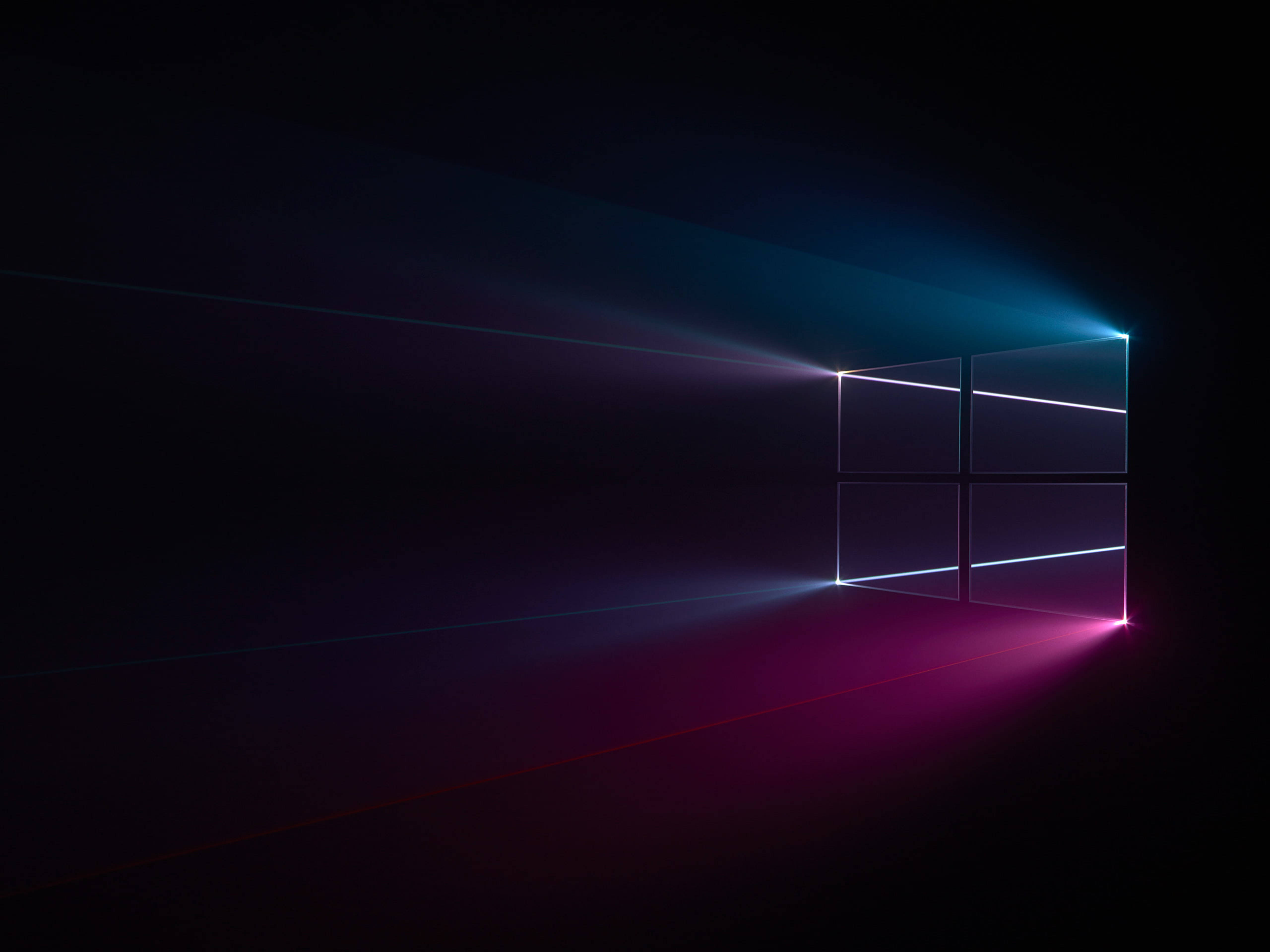 深藍粉紅 Windows 10 標誌 壁紙 — 一個發光的Windows標誌窗戶在黑暗虛空中發出鮮豔的藍色和洋紅色光束。