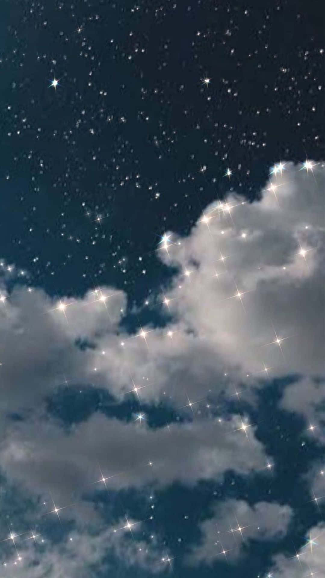 Trippy Sky 桌布 壁紙 — 深藍色背景上，柔軟的白雲間透出閃爍星光的星空夜晚。