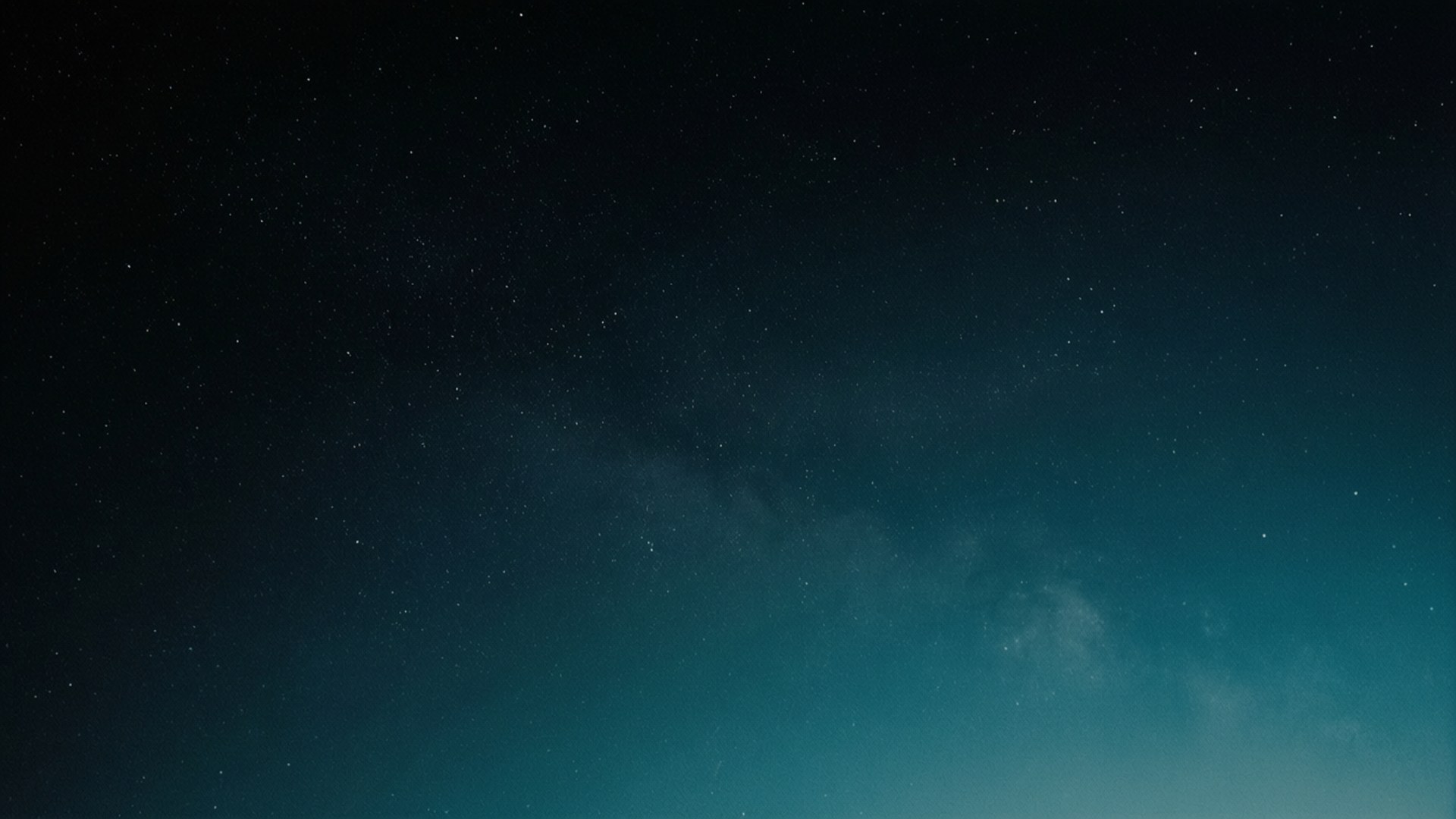 銀河系在深青色夜空中閃耀，伴隨著無數星辰。