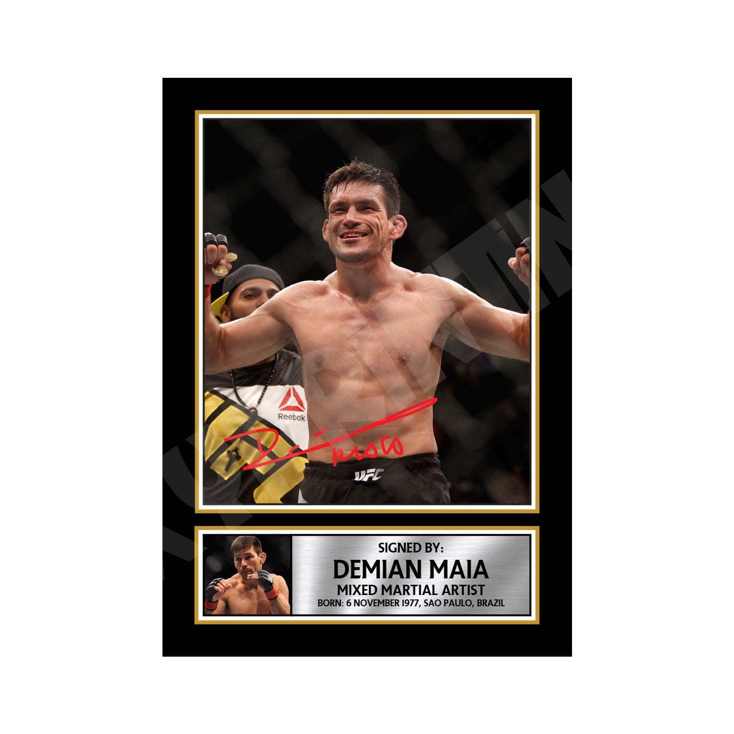 簽名照片，MMA 選手 Demian Maia 在 UFC 八角籠中慶祝勝利。