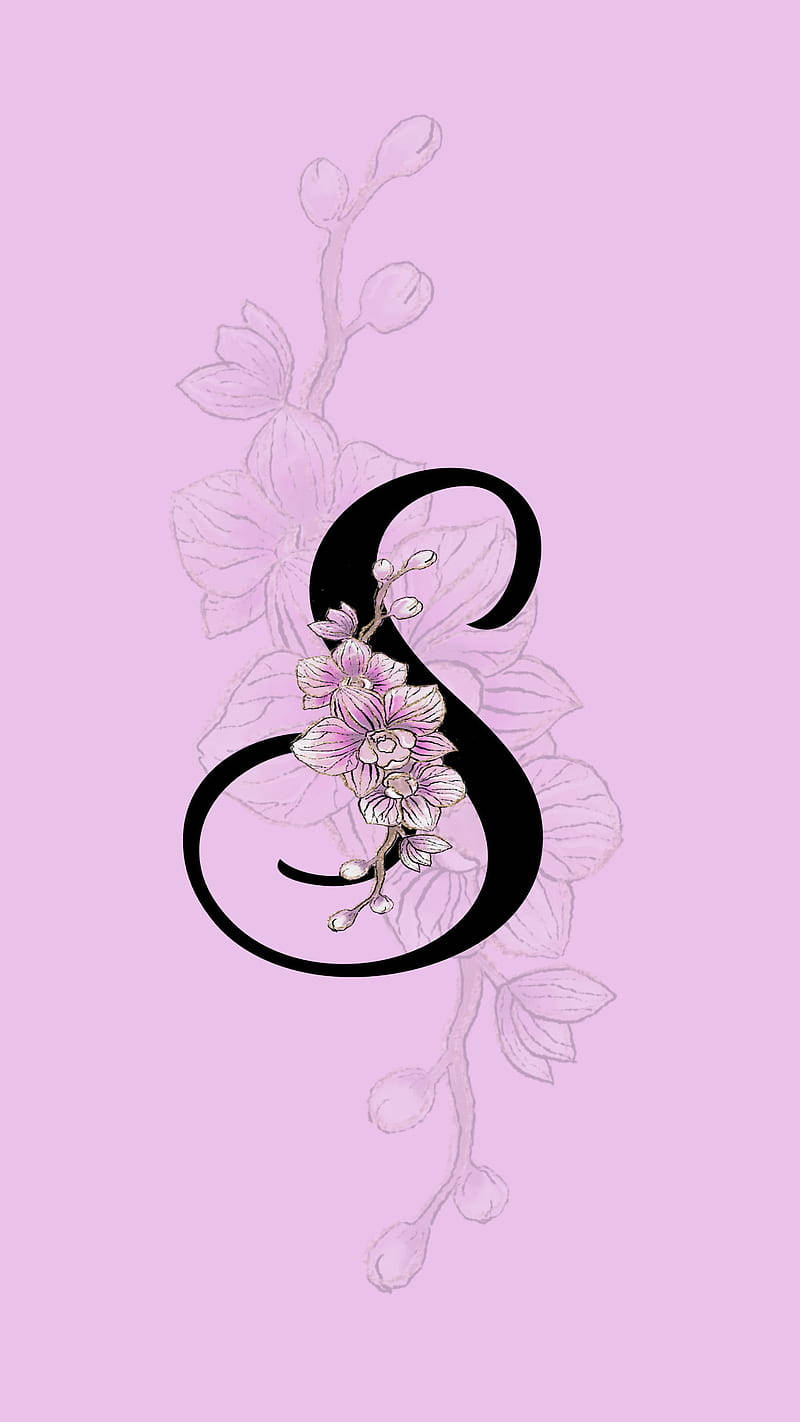 淺紫S字藝術 壁紙 — 一個風格化的黑色字母S，點綴著精緻的粉紅色櫻花，背景是柔和的薰衣草色。