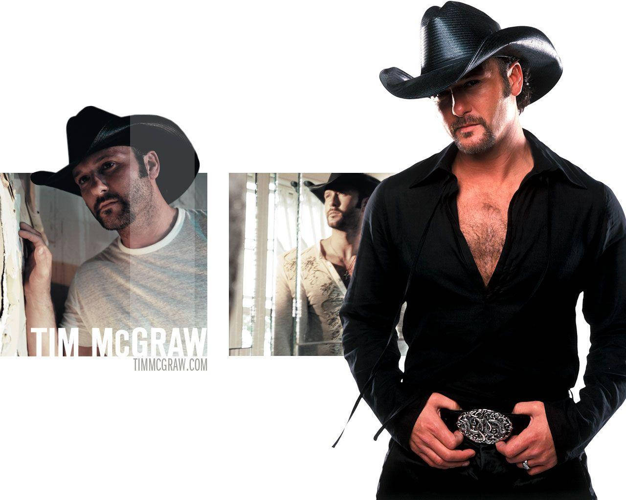 Tim Mcgraw 桌布 壁紙 — 添·麥格羅自信地擺姿勢，身穿黑色牛仔帽和襯衫，配以華麗的皮帶扣，背景為白色。