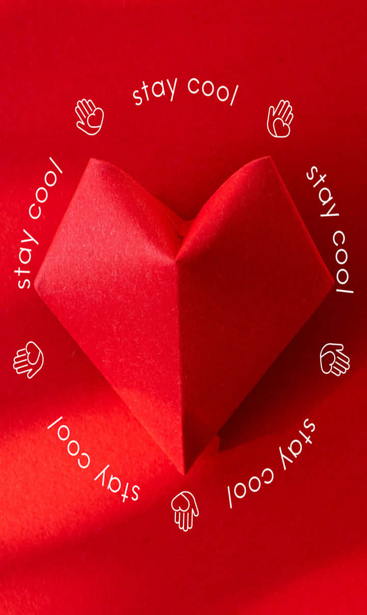 紅色摺紙心形，帶有「stay cool」文字和手部圖示，置於紅色背景上。