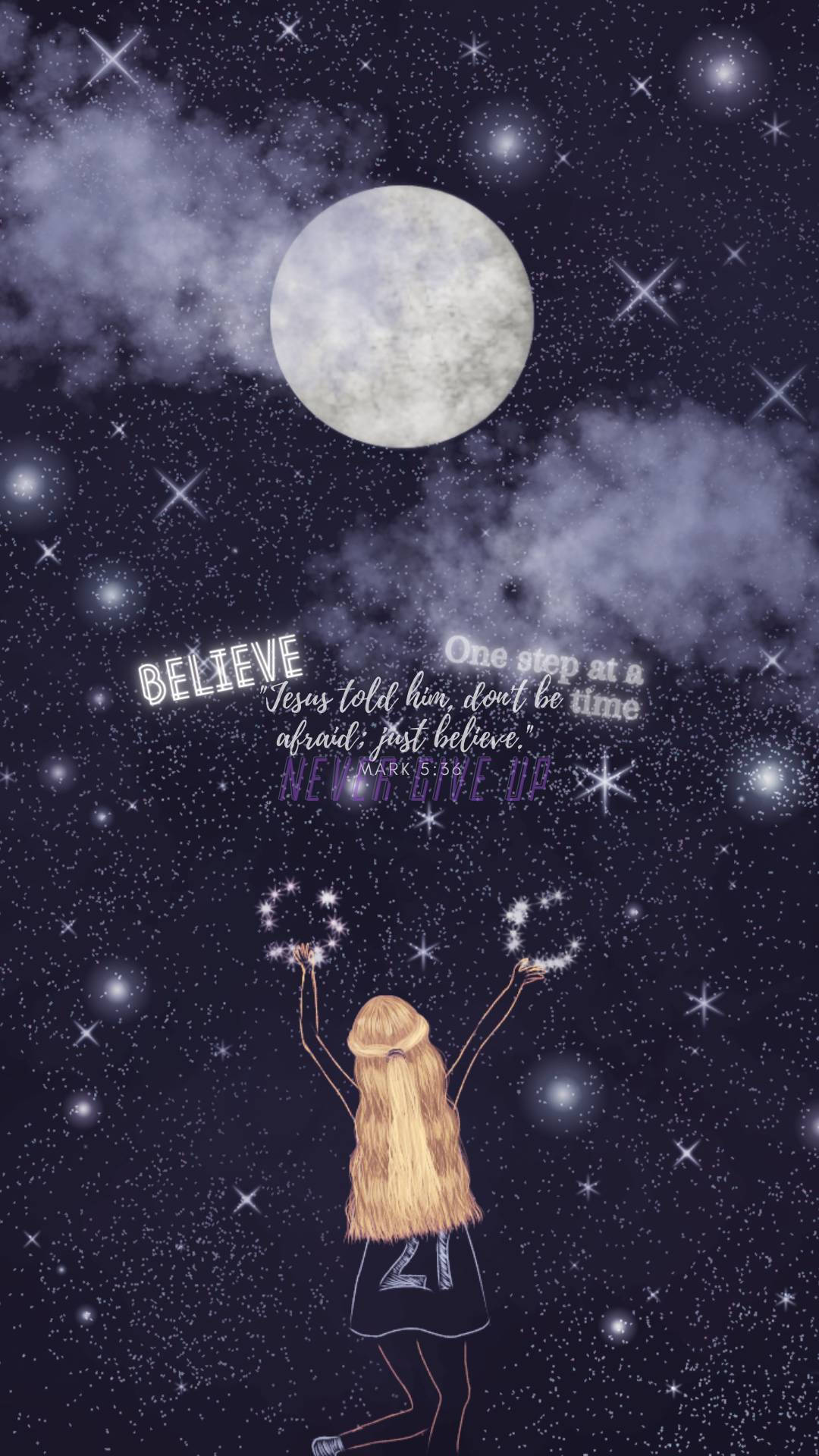 湖上夕照 壁紙 — 一個長長金髮的女孩在滿月和閃爍的星星下向上伸手，手中握著發光的星軌。