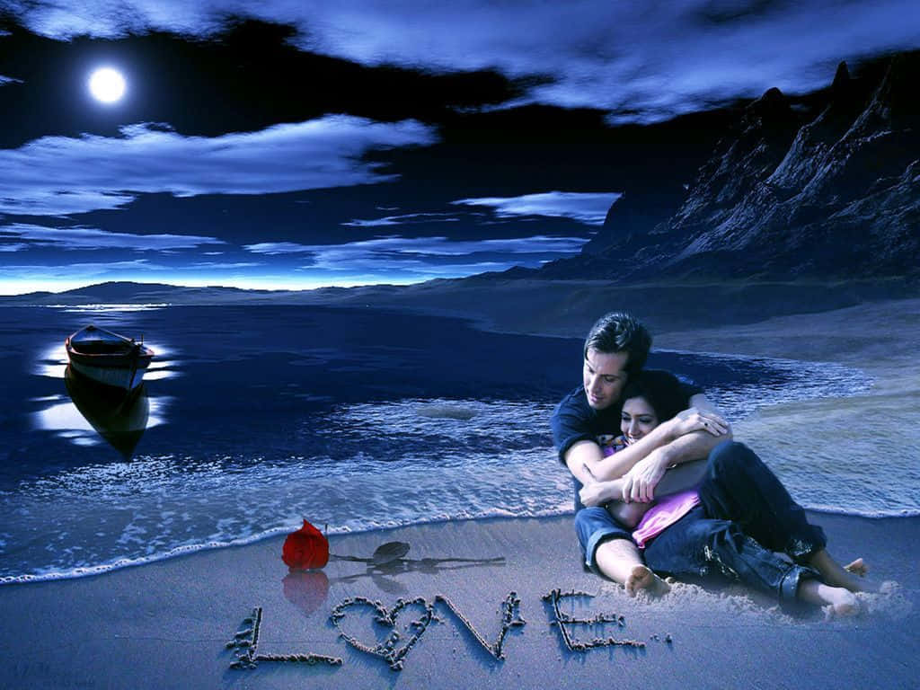情侶在月光沙灘上擁抱，沙灘上寫著「LOVE」和一朵紅玫瑰。