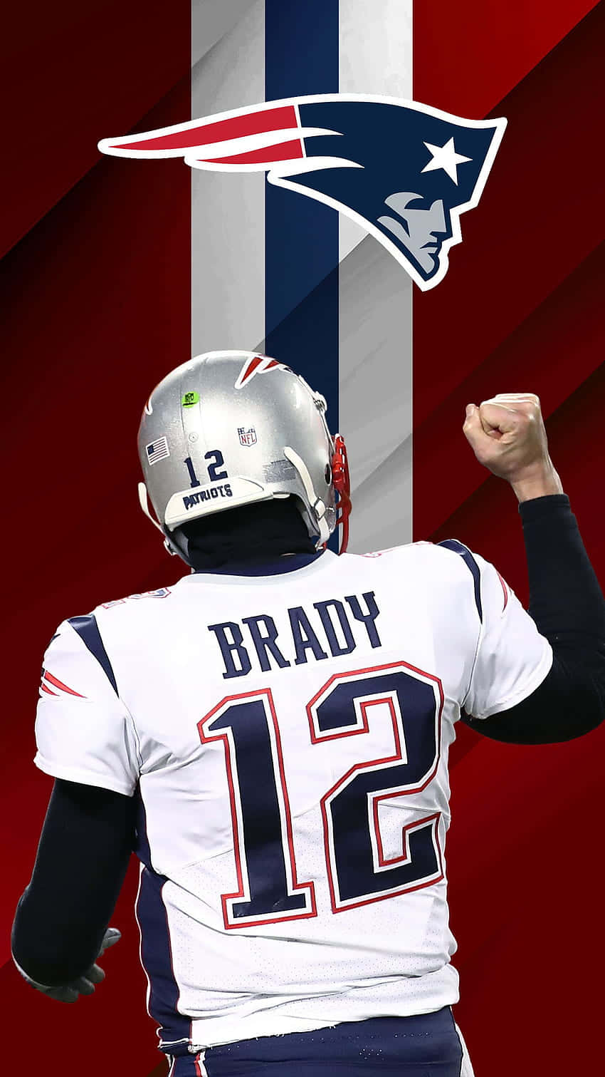 12號美式足球員身穿Patriots球衣高舉拳頭慶祝。