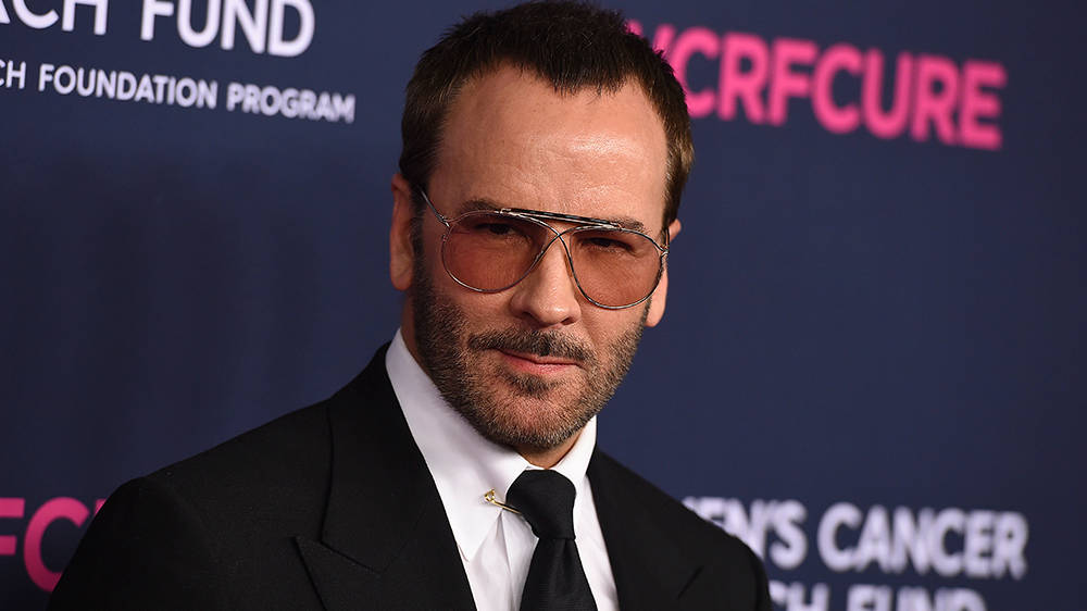 Tom Ford 在癌症研究籌款活動中戴著太陽眼鏡。