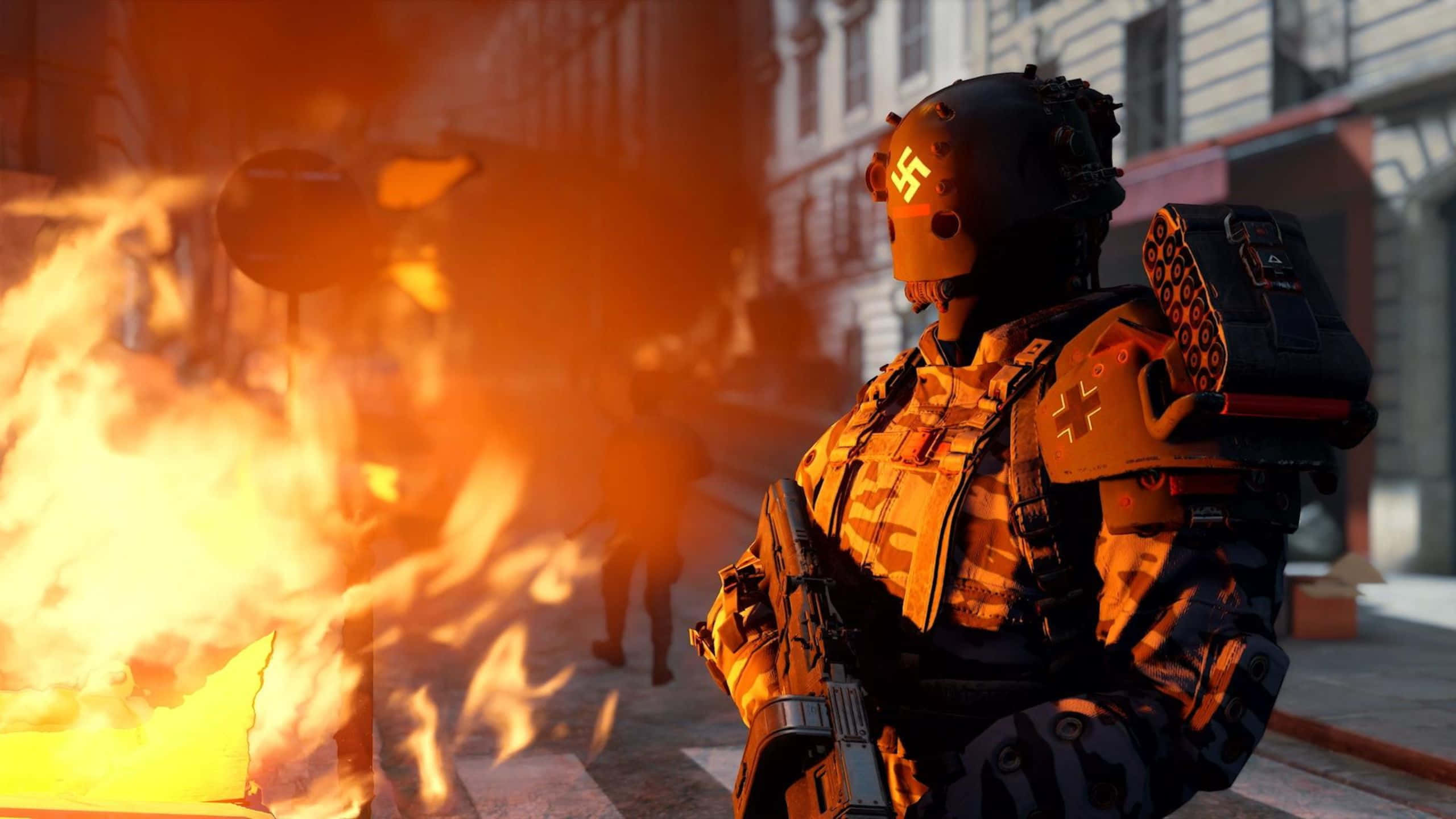 準備你的武器——《Wolfenstein II》1440p 壁紙 — 一名身穿戰術裝備的士兵站在燃燒的城市混亂中，背景是燃燒的建築物和煙霧。