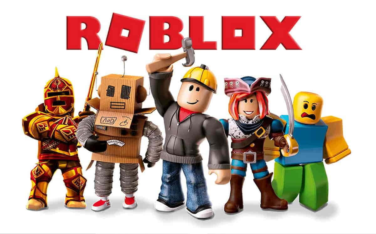 五個穿著不同服裝的Roblox虛擬角色站在Roblox標誌下方。