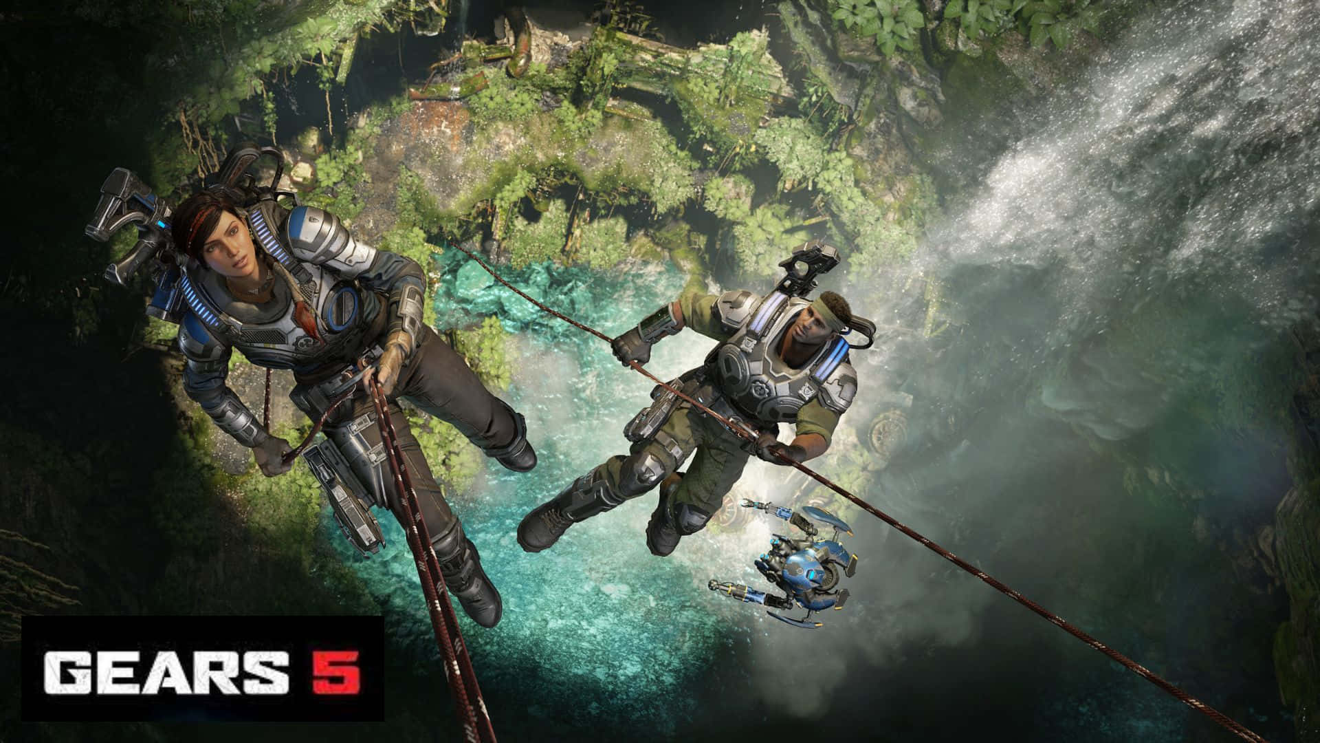 準備迎戰《Gears of War 5》中的敵人 壁紙 — 兩名裝甲士兵在電影般的遊戲場景中，沿著茂密的叢林懸崖繩降，下方是碧綠色的海水。