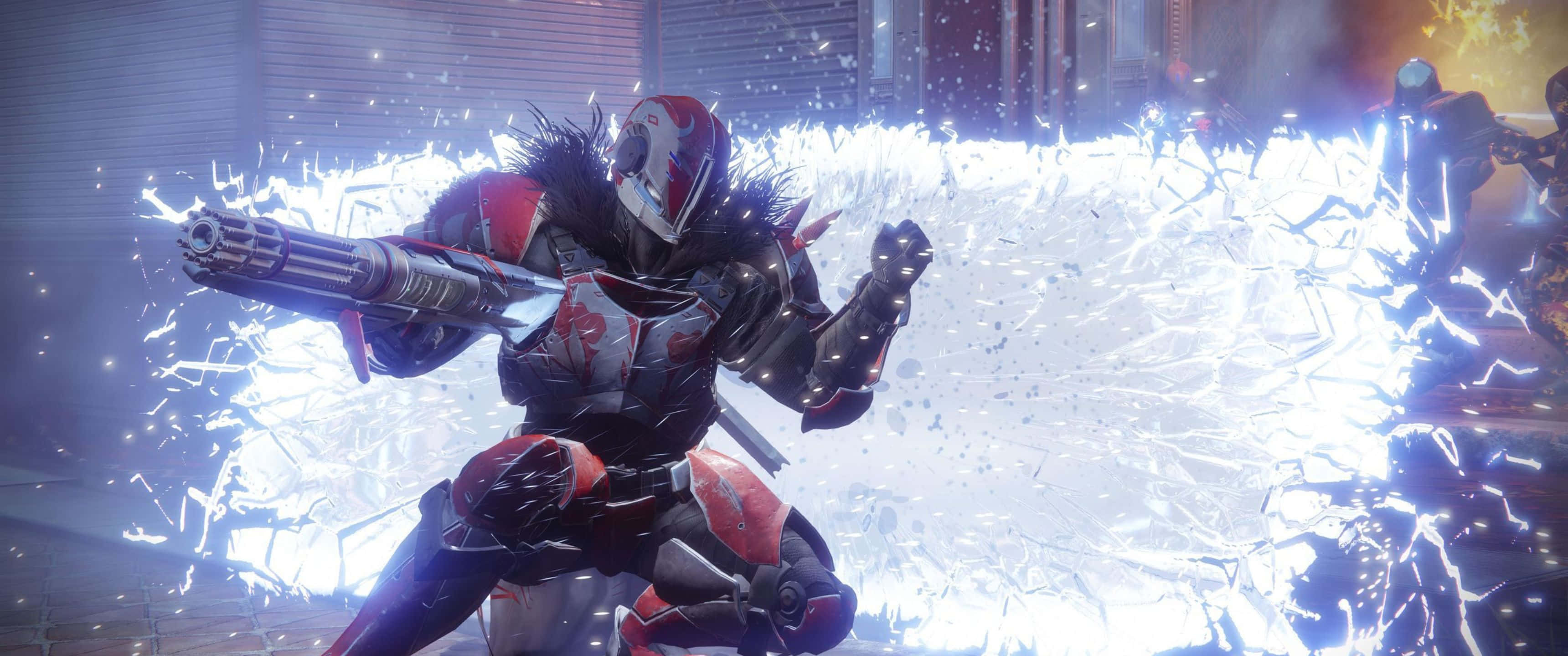 準備迎接《Destiny 2》的非凡旅程！ 壁紙 — 一個紅黑裝甲戰士在骯髒的城市小巷中釋放出強大的能量爆炸。