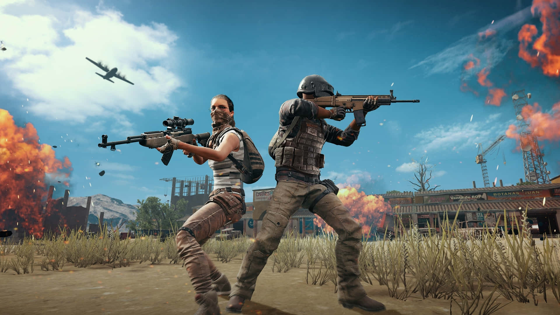 準備迎接《PUBG》第17季！ 壁紙 — 兩名身穿戰鬥裝備的士兵在爆炸和飛越廢墟城鎮的飛機中開火射擊步槍。