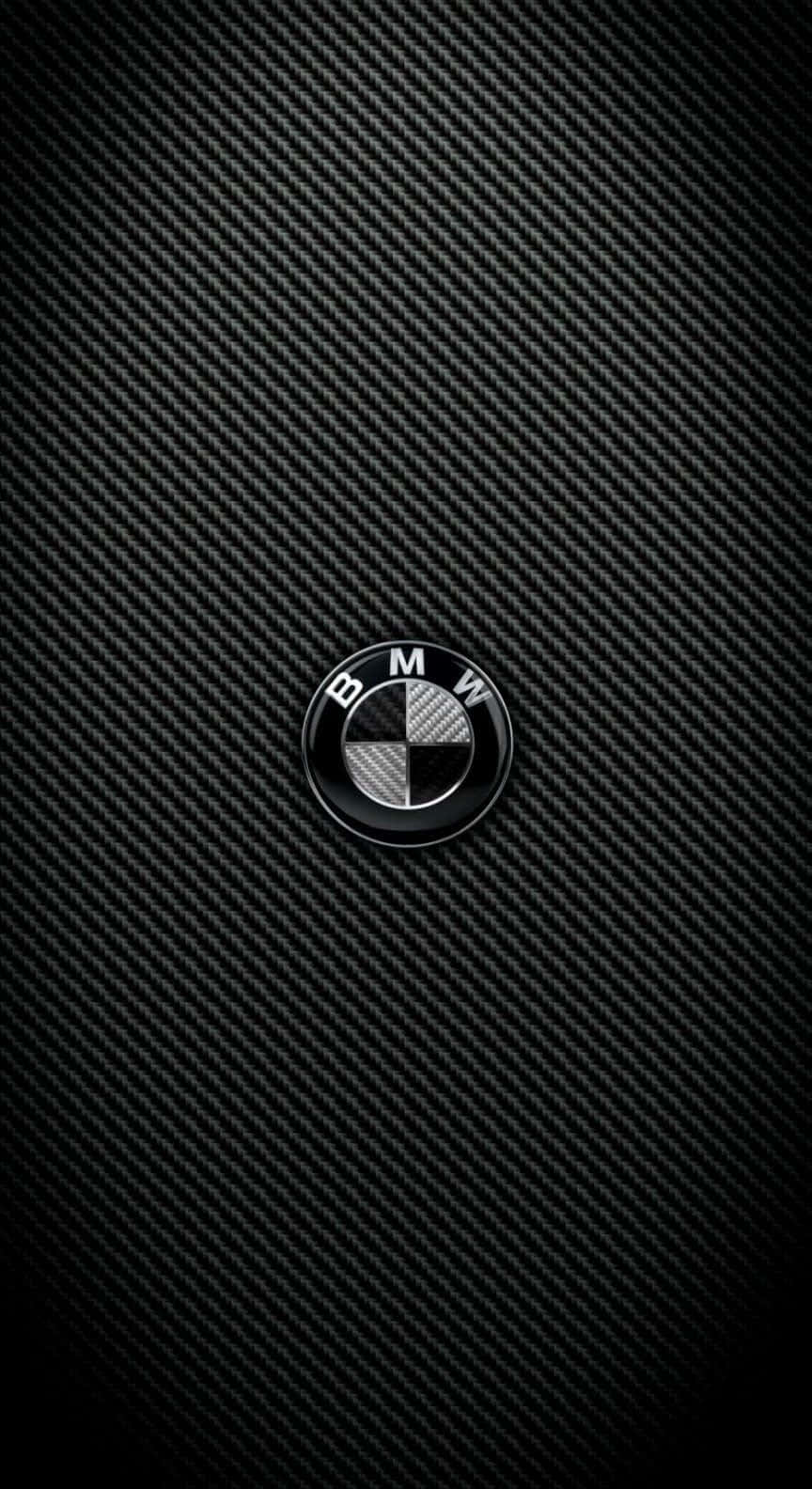 碳纖維紋理上的BMW標誌